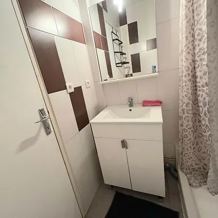 Cozy Air-conditioned With Balcony & Panoramic View Apartment