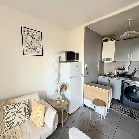 Cozy Air-conditioned With Balcony & Panoramic View