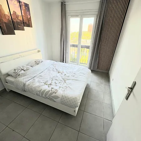 Cozy Air-conditioned With Balcony & Panoramic View Apartment *